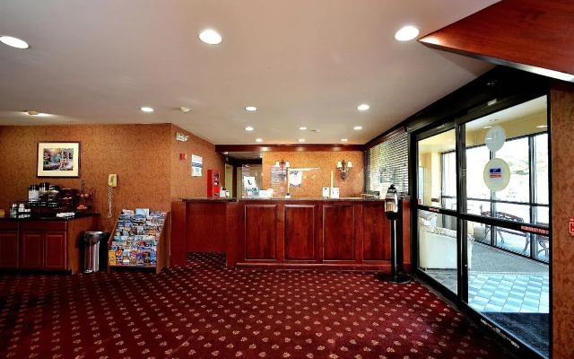 photo 2 of Riverview Inn & Suites