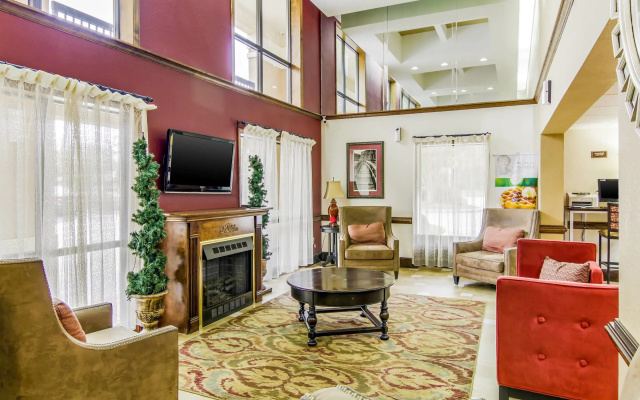 photo 2 of Quality Inn Stone Mountain