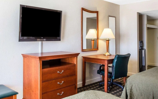 photo 4 of Quail Inn & Suites