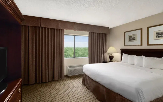 photo 3 of Days Inn & Suites by Wyndham Omaha NE