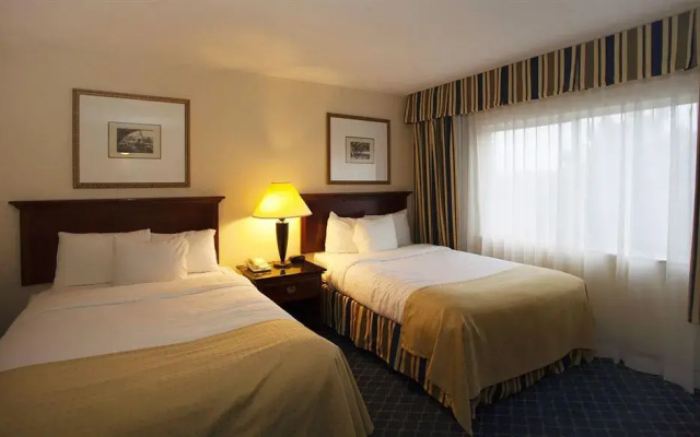 photo 5 of Days Inn & Suites by Wyndham Omaha NE
