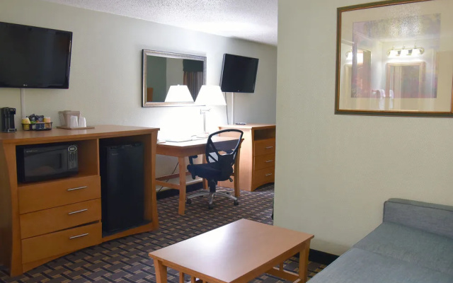 photo 3 of Quality Inn & Suites Metro
