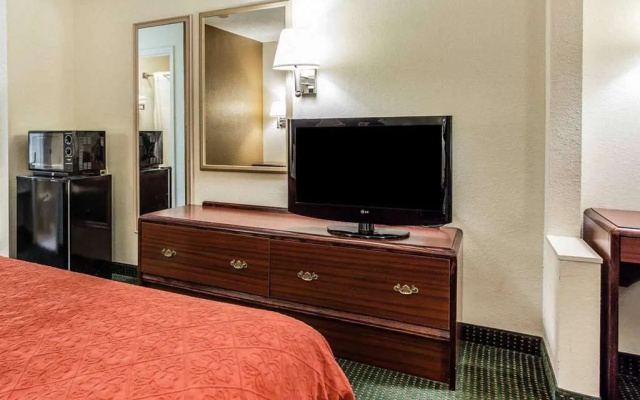 photo 3 of Quality Inn & Suites Stockbridge