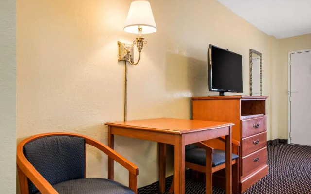 photo 3 of QUALITY INN &amp; SUITES SARASOTA