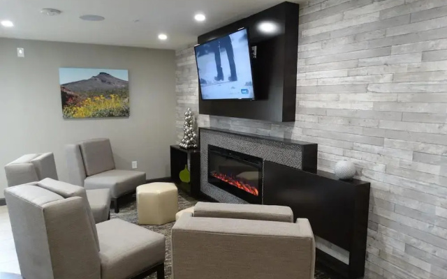 photo 2 of Quality Inn & Suites at Metro Center
