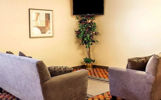 photo 2 of Quality Inn & Suites Conference Center