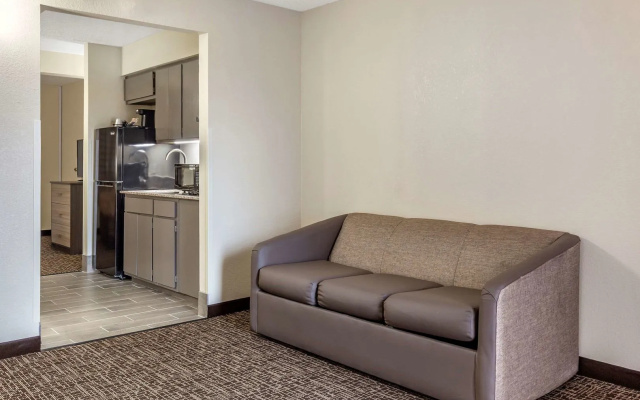 photo 3 of Quality Inn & Suites Spring Lake - Fayetteville Near Fort Liberty