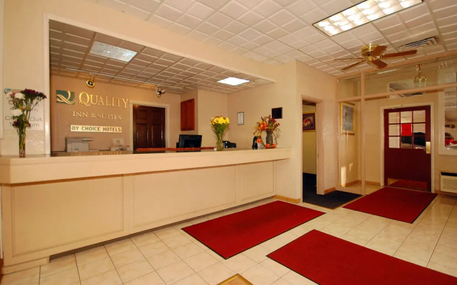 photo 2 of Quality Inn & Suites Waterloo-Ia (us)