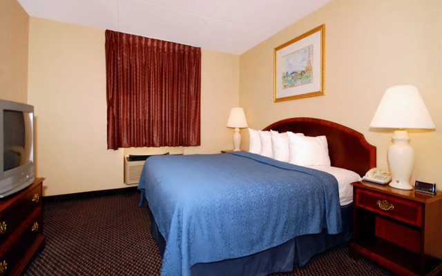 photo 3 of Quality Inn & Suites Waterloo-Ia (us)