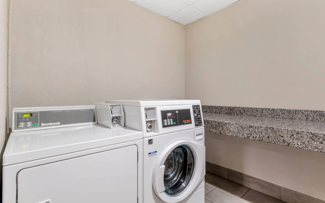 photo 4 of Quality Inn & Suites Union City - Atlanta South