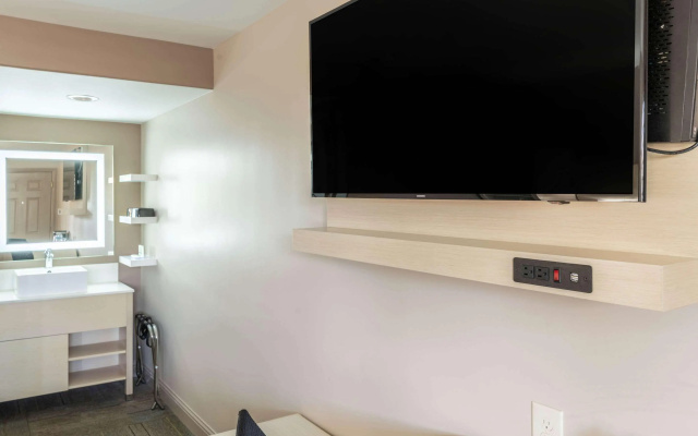 photo 5 of Quality Inn University