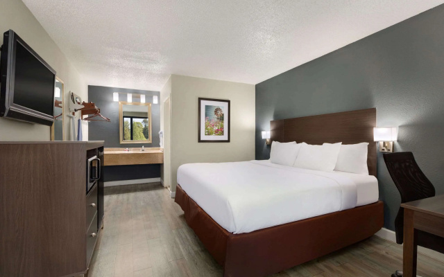 photo 3 of Baymont by Wyndham Wilmington