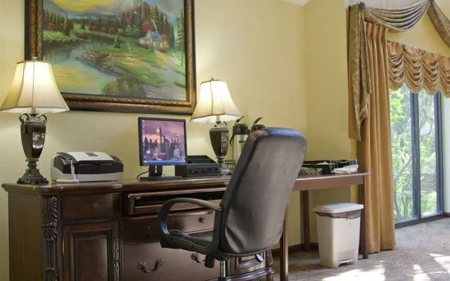 photo 2 of AmeriGold Suites