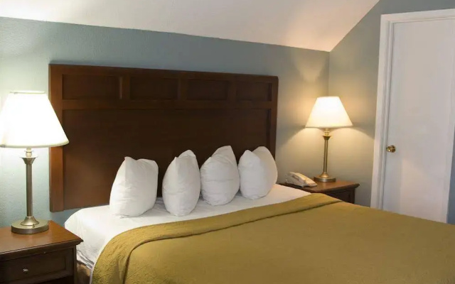 photo 3 of AmeriGold Suites