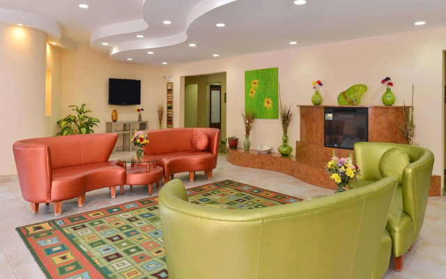 photo 2 of Quality Suites Stratford