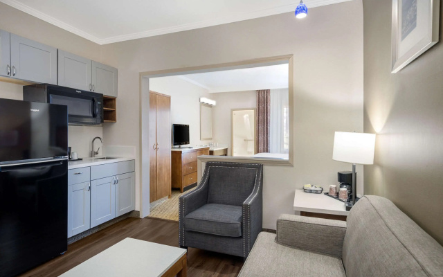 photo 4 of MainStay Suites John Wayne Airport by Choice Hotels