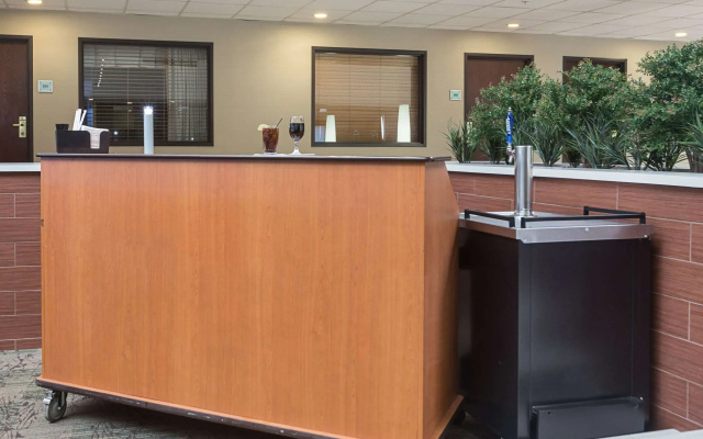 photo 2 of Quality Suites Lansing West