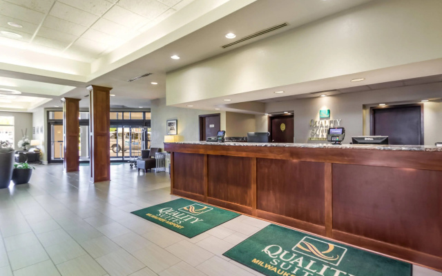 photo 2 of Quality Suites Milwaukee Airport