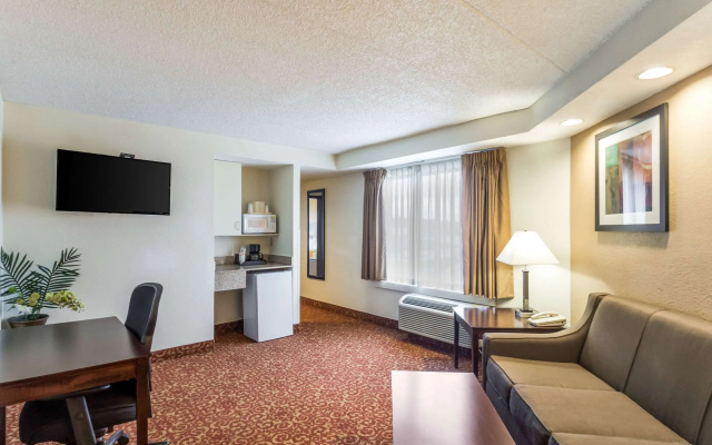photo 3 of Quality Suites Milwaukee Airport