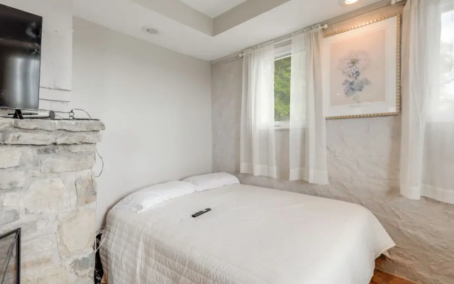 photo 4 of Wooded Apt w/ River Views, 3 Mi to Dtwn Cincinnati