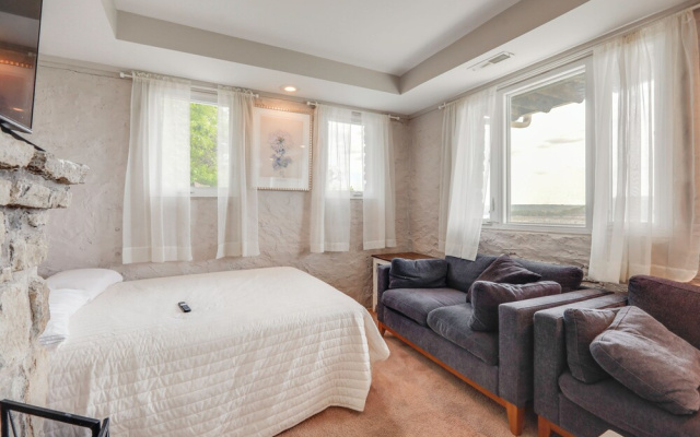 photo 5 of Wooded Apt w/ River Views, 3 Mi to Dtwn Cincinnati