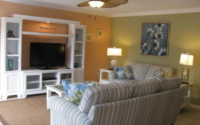 photo 2 of Queen's Gate Resort