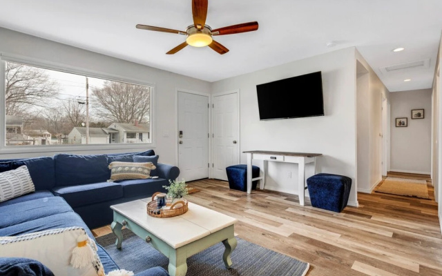 photo 4 of Quiet And Cozy Mystic Ranch Close To Everything 3 Bedroom Home by Redawning