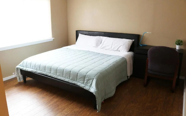 photo 3 of Quiet Clean and Comfortable Room