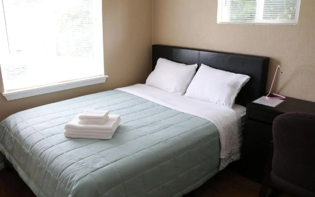 photo 4 of Quiet Clean and Comfortable Room