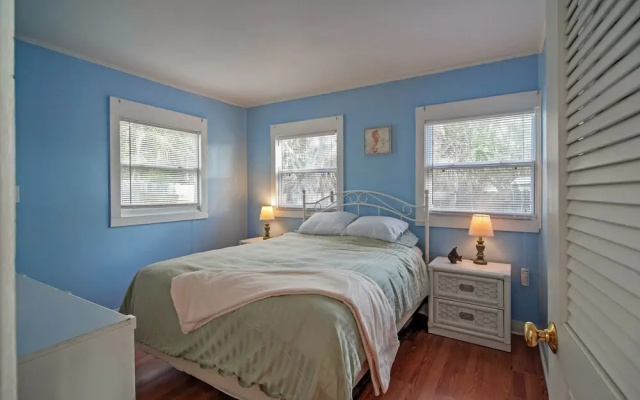 photo 3 of Quiet Cottage < 1/2 Mi to Gulf Coast & Boardwalk!