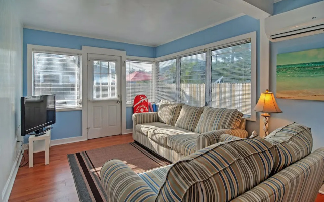 photo 5 of Quiet Cottage < 1/2 Mi to Gulf Coast & Boardwalk!