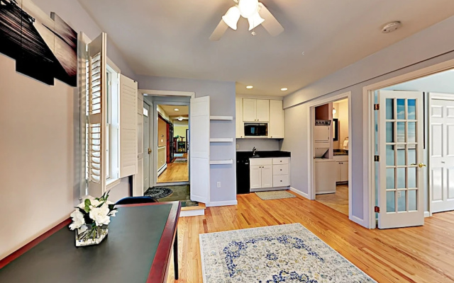 photo 2 of Quiet Family - 4 Br Home