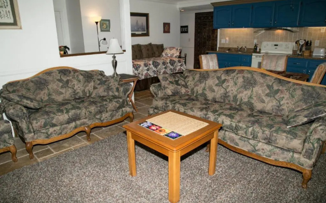 photo 2 of Quiet Private House 15 min to Beach