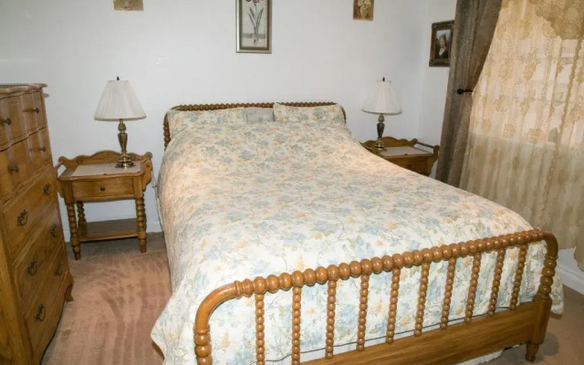 photo 4 of Quiet Private House 15 min to Beach