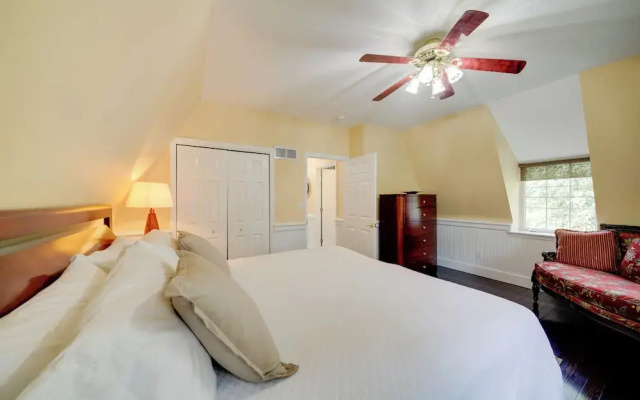 photo 5 of Quiet St Charles Cottage w/ Patio & 4 Acres