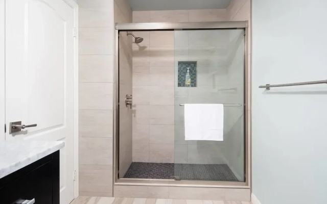 photo 2 of Radiant Estate New Luxury Cali 3 Bd!