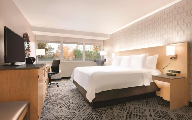photo 2 of Radisson Hotel Charlotte Airport
