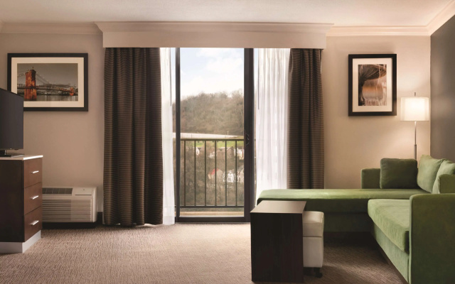 photo 3 of Radisson Hotel Cincinnati Riverfront