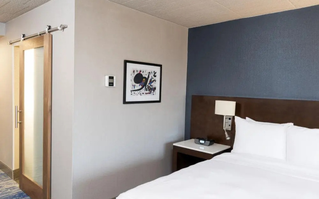 photo 2 of Delta Hotels by Marriott Detroit Metro Airport