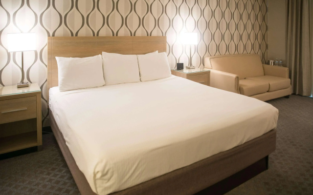 photo 4 of Radisson Hotel Duluth - Harborview