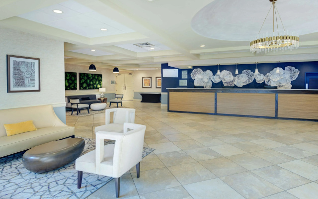 photo 2 of Radisson Hotel Freehold