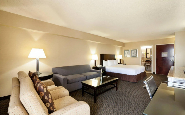 photo 3 of Doubletree By Hilton New York Jfk Airport Hotel