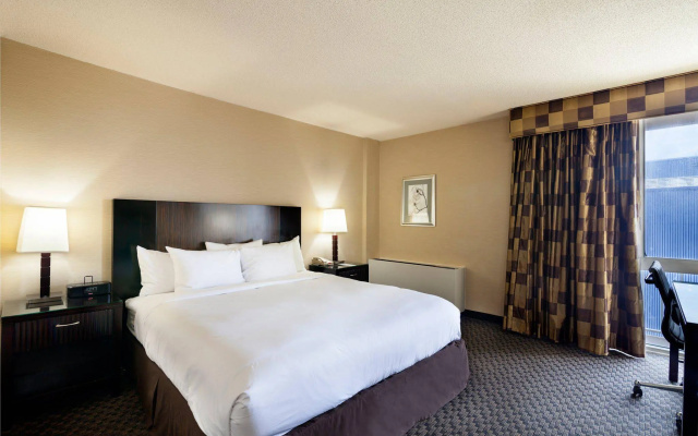 photo 4 of Doubletree By Hilton New York Jfk Airport Hotel