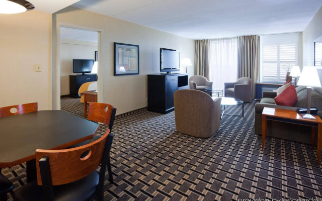 photo 3 of Radisson Hotel Milwaukee West