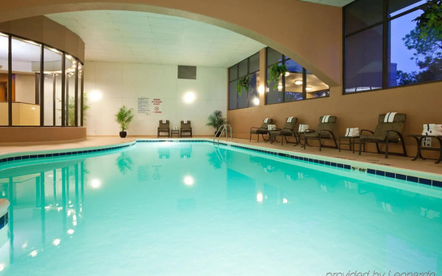 photo 4 of Radisson Hotel Milwaukee West