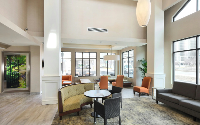 photo 2 of Hilton Garden Inn Reagan National Airport