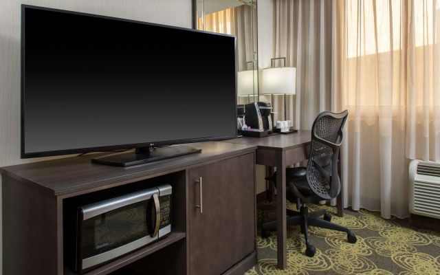 photo 4 of Hilton Garden Inn Reagan National Airport