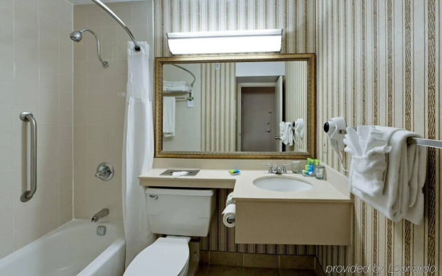 photo 5 of Radisson Hotel Rochester Airport