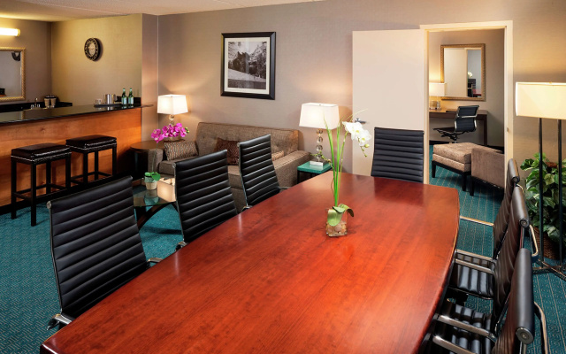 photo 3 of DoubleTree by Hilton Roseville Minneapolis