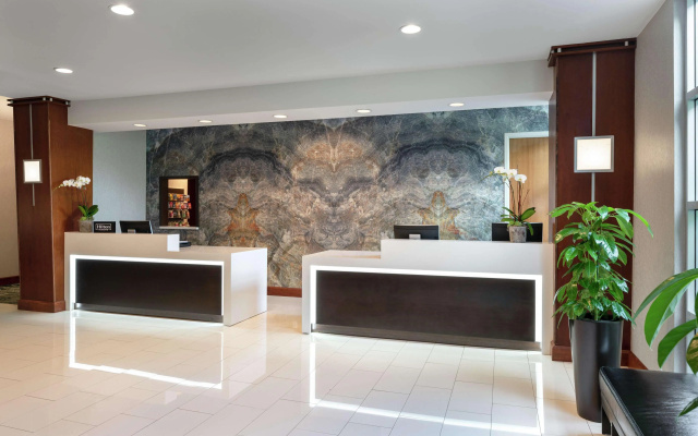 photo 3 of DoubleTree by Hilton San Francisco Airport North Bayfront